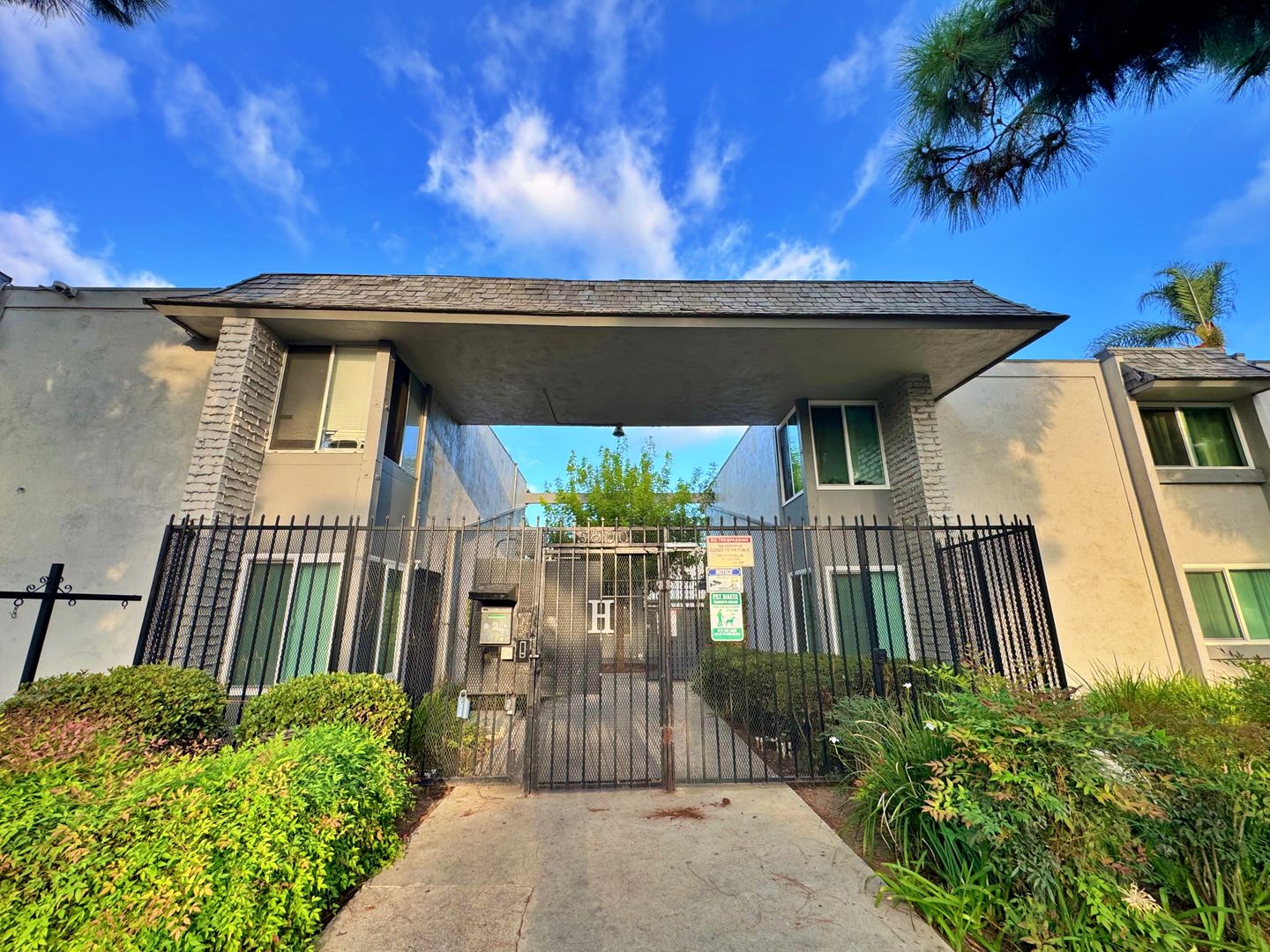 Longbeach House: 5500 Ackerfield Ave #315