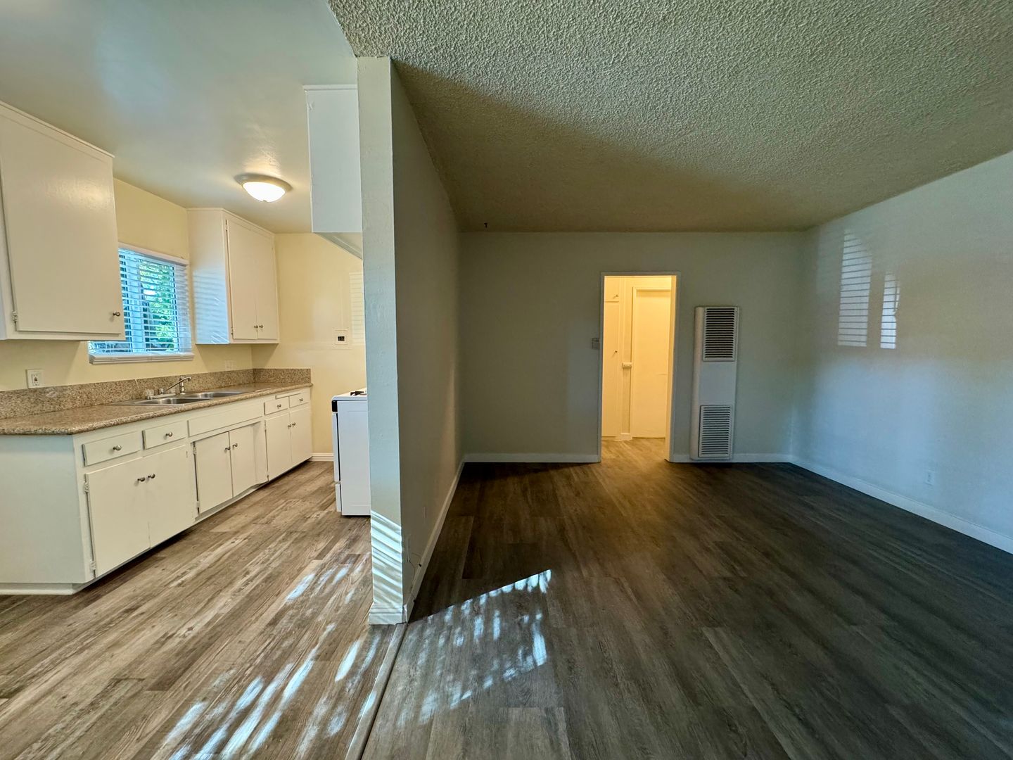 Long Beach Apartment: 2212 San Anseline Ave