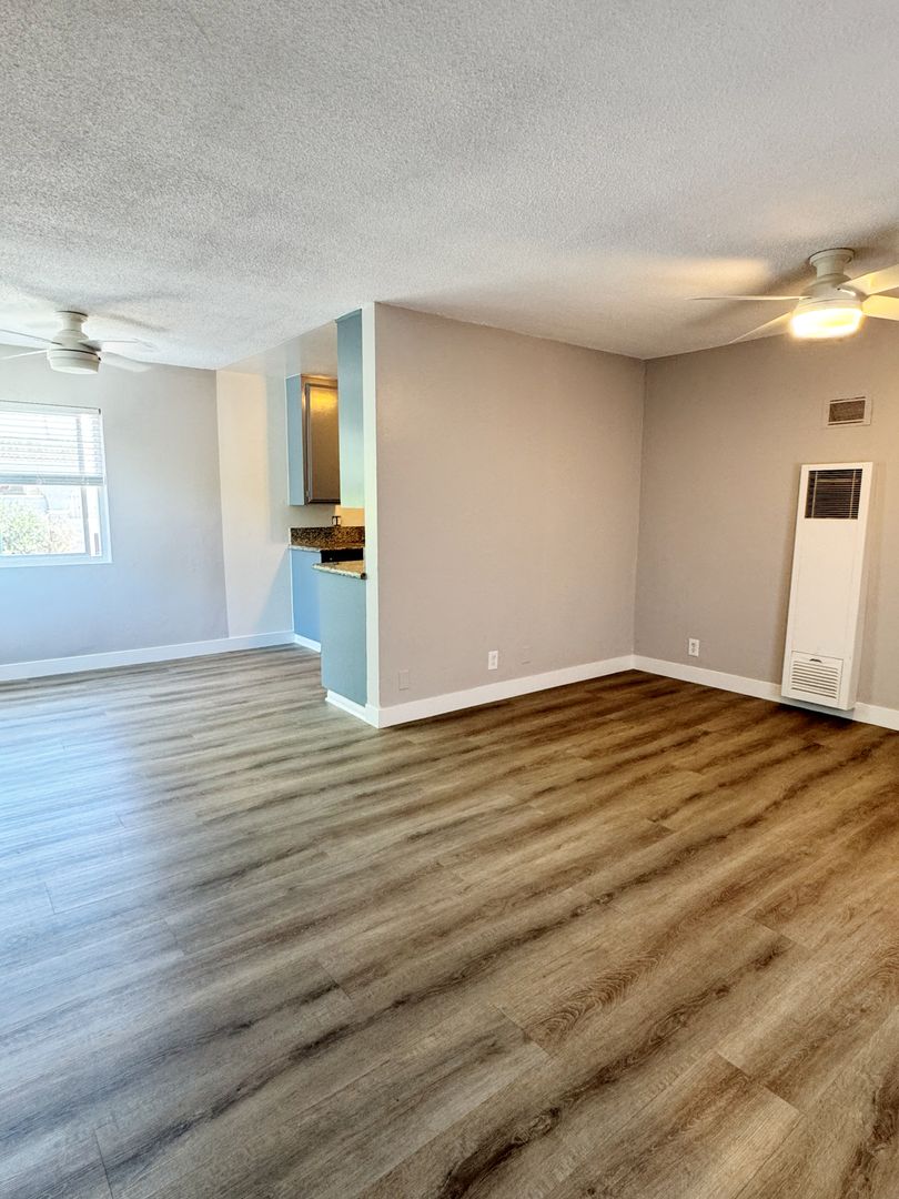 Long Beach Apartment: 4305 E. 5th St