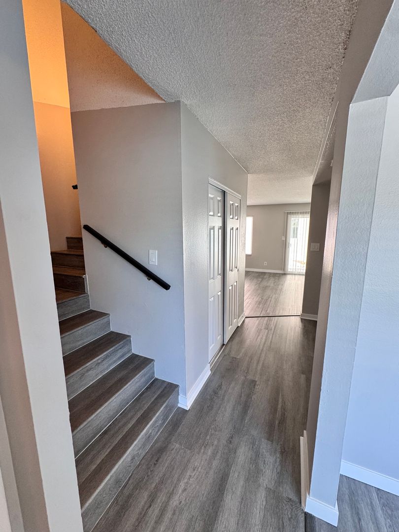 Los Alamitos Apartment: 4321 Green Ave
