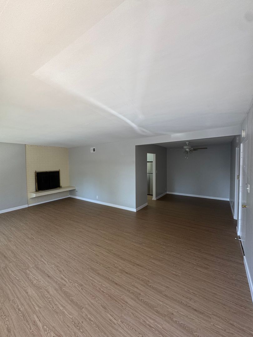 Long Beach Apartment: 5201 E Anaheim Rd.