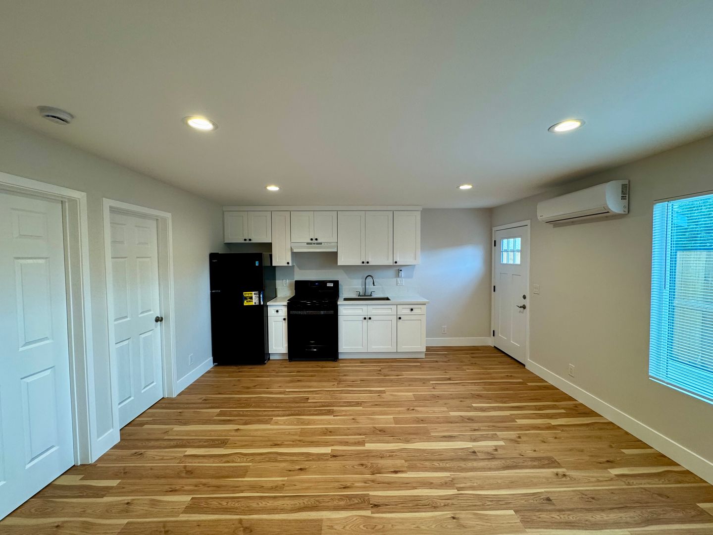 Los Alamitos Apartment: 3961 Howard Ave