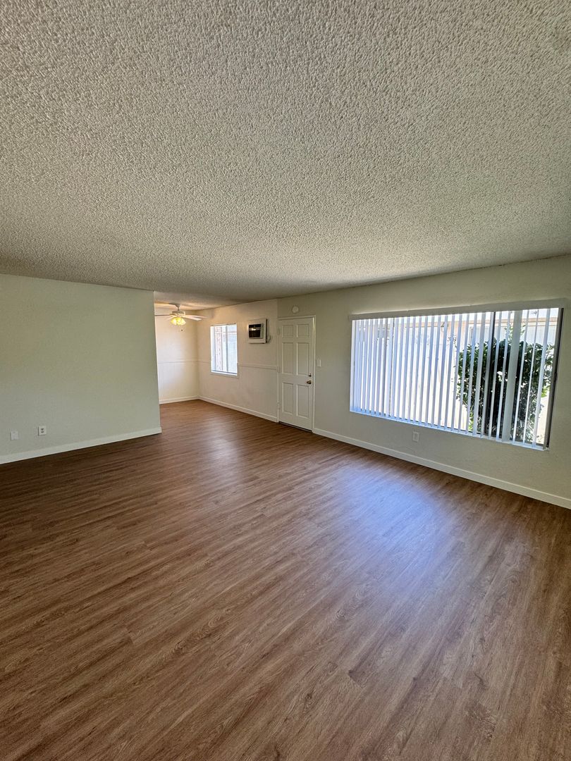 Los Alamitos Apartment: 3951 Howard Ave