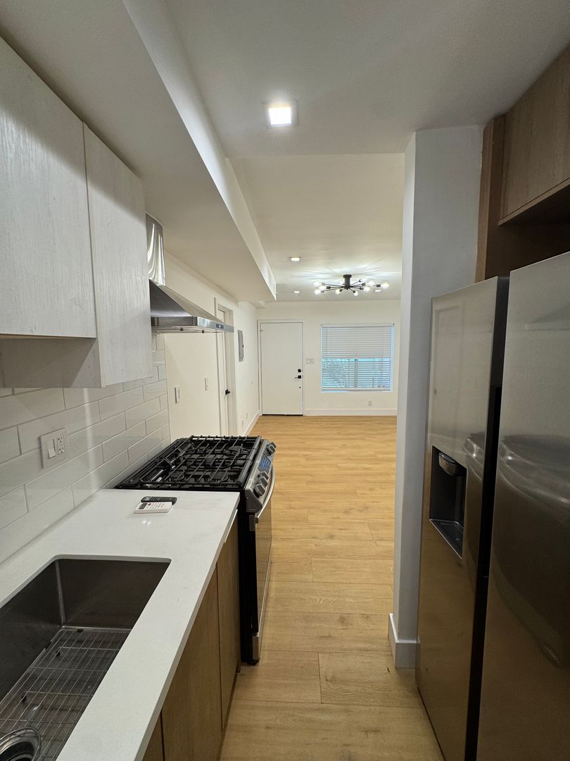 Long Beach Apartment: 121 Ximeno