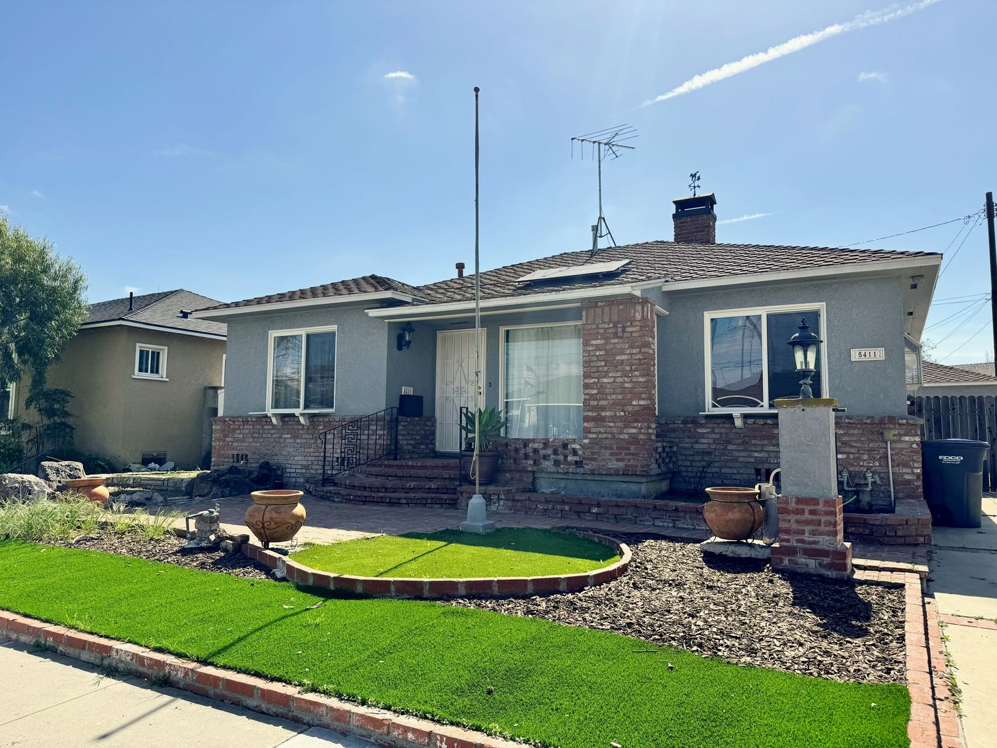 Lakewood House: 5411 Ocana Ave