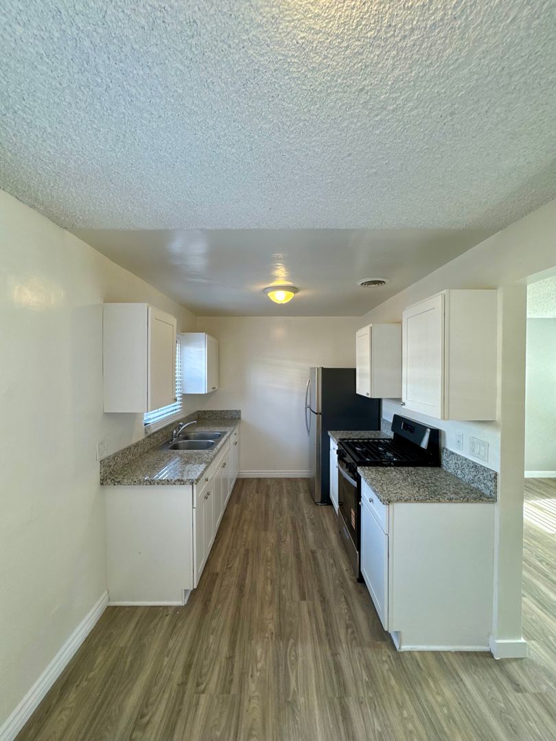 Long Beach Apartment: 1134 Raymond Ave