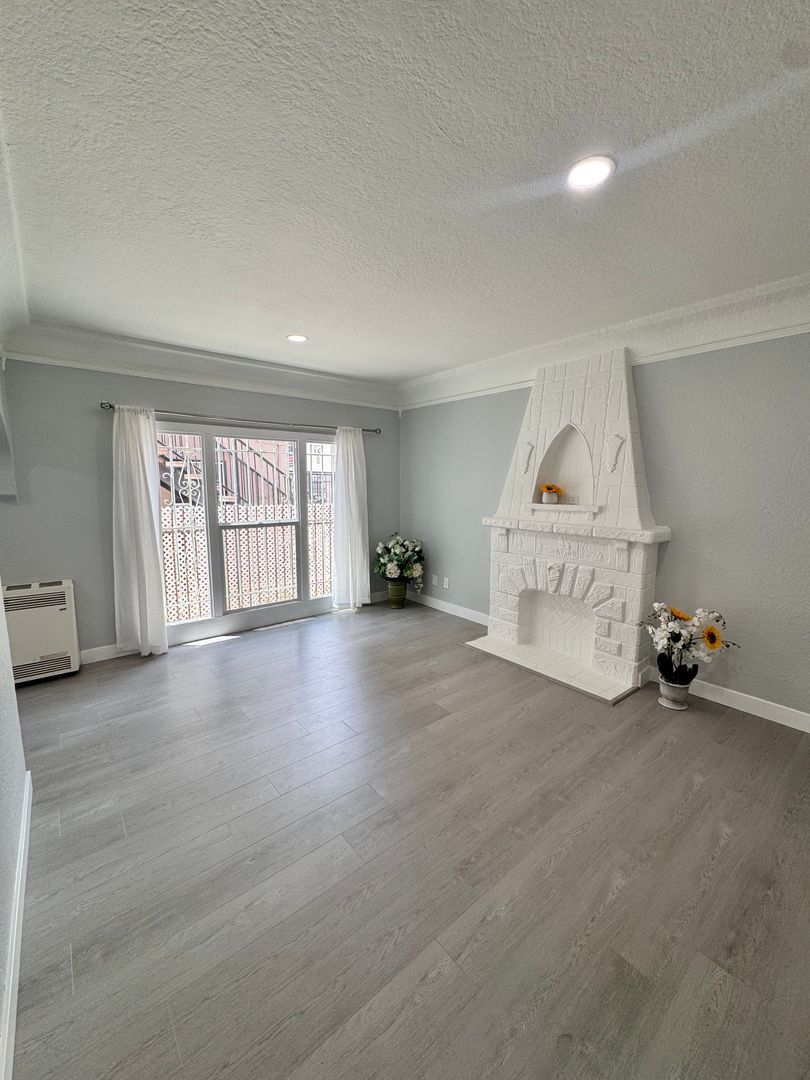 Long Beach House: 234 Lime Ave