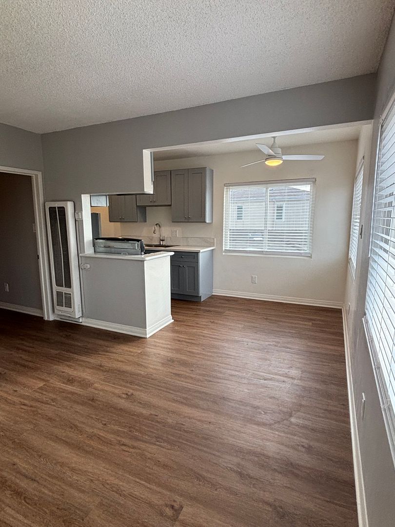 Seal Beach Apartment: 350 12th St