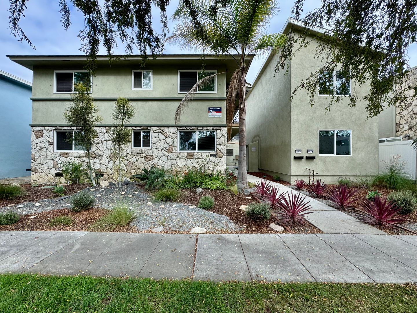 Long Beach Apartment: 2212 San Anseline Ave