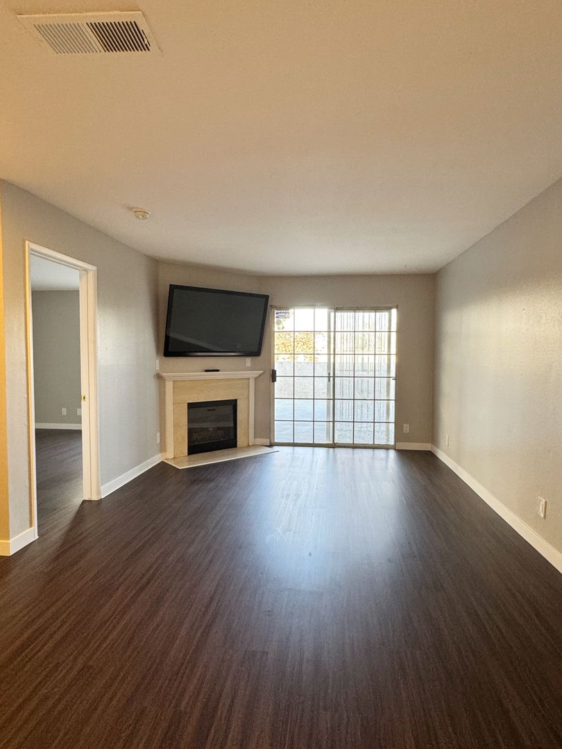 Long Beach House: 1200 Gaviota Ave, #108