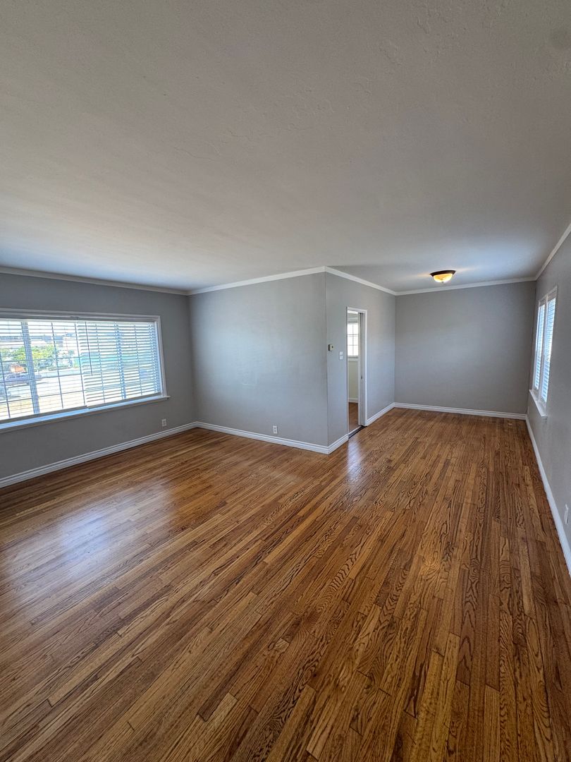 Signal Hill Apartment: 739 E. Willow