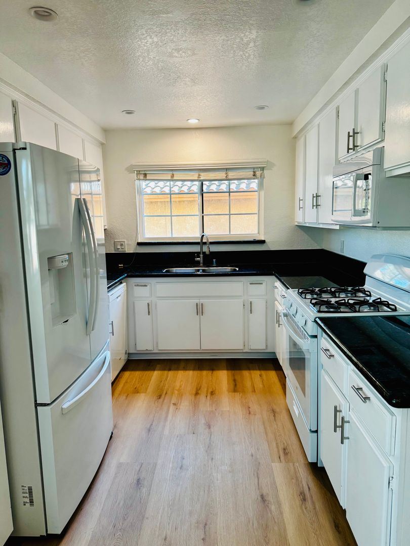 Long Beach Condo: 4121 Hathaway Unit #10