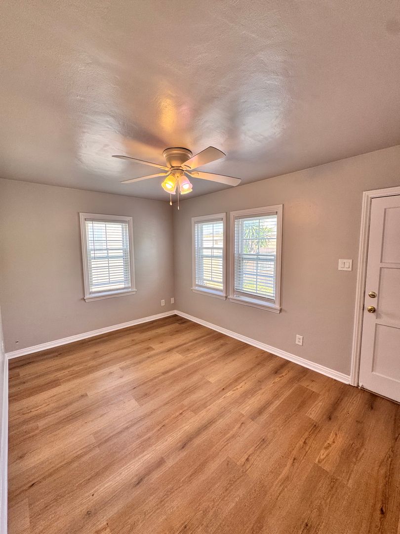 Signal Hill Apartment: 739 E. Willow
