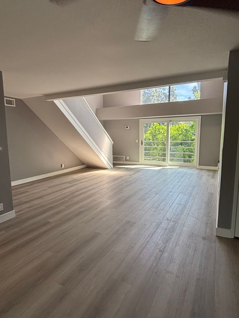 Long Beach House: 4146 E. Mendez St. #325