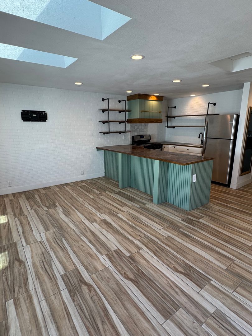 Carson Apartment: 2674 Washington Street