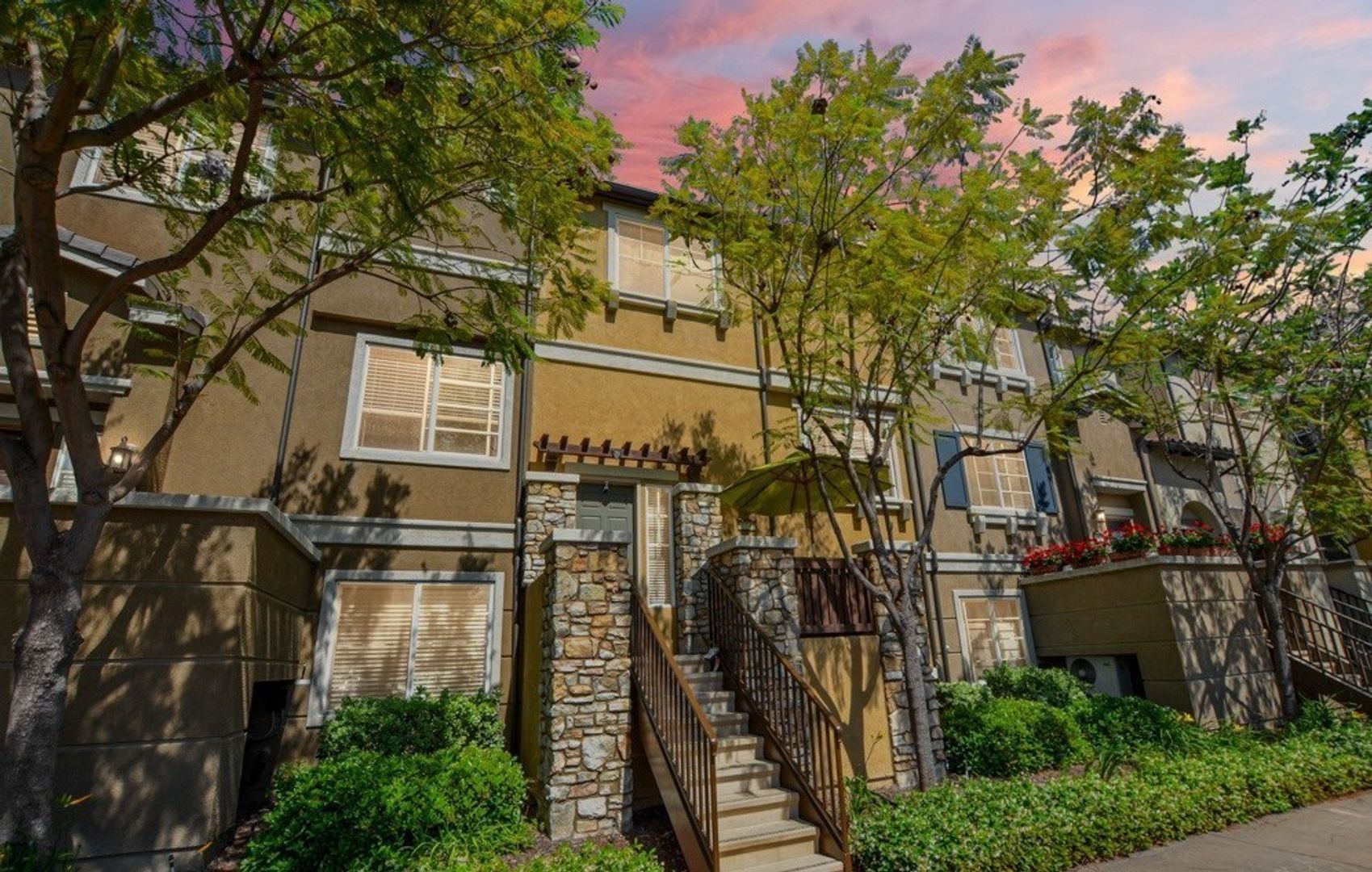 Santee House: 10142 Little Leaf Ln