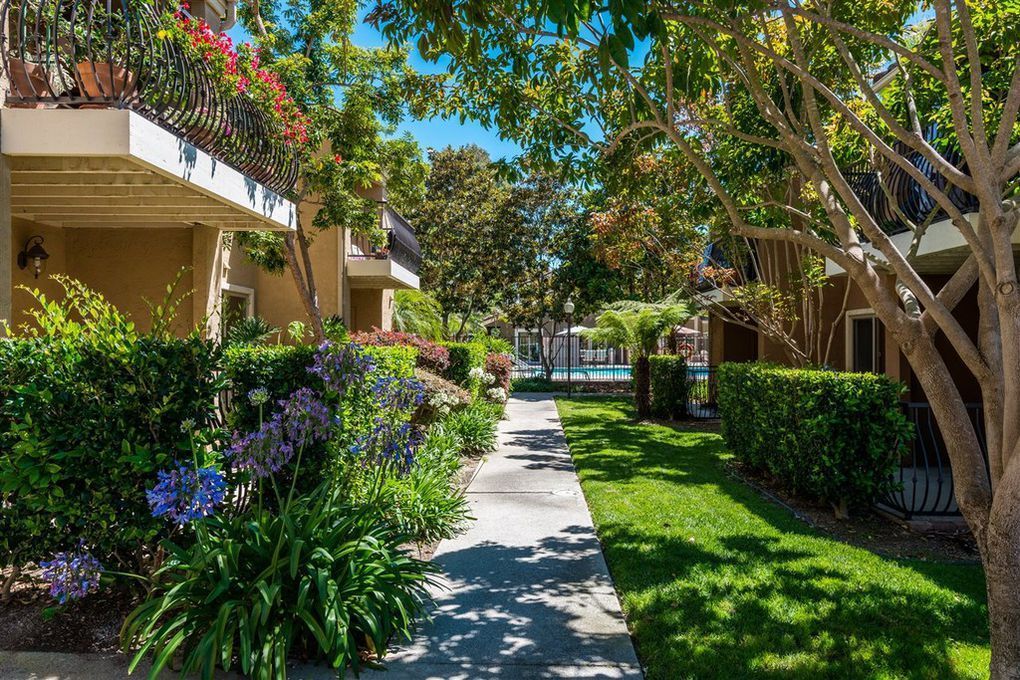 La Jolla House: 3151 Via Alicante #119