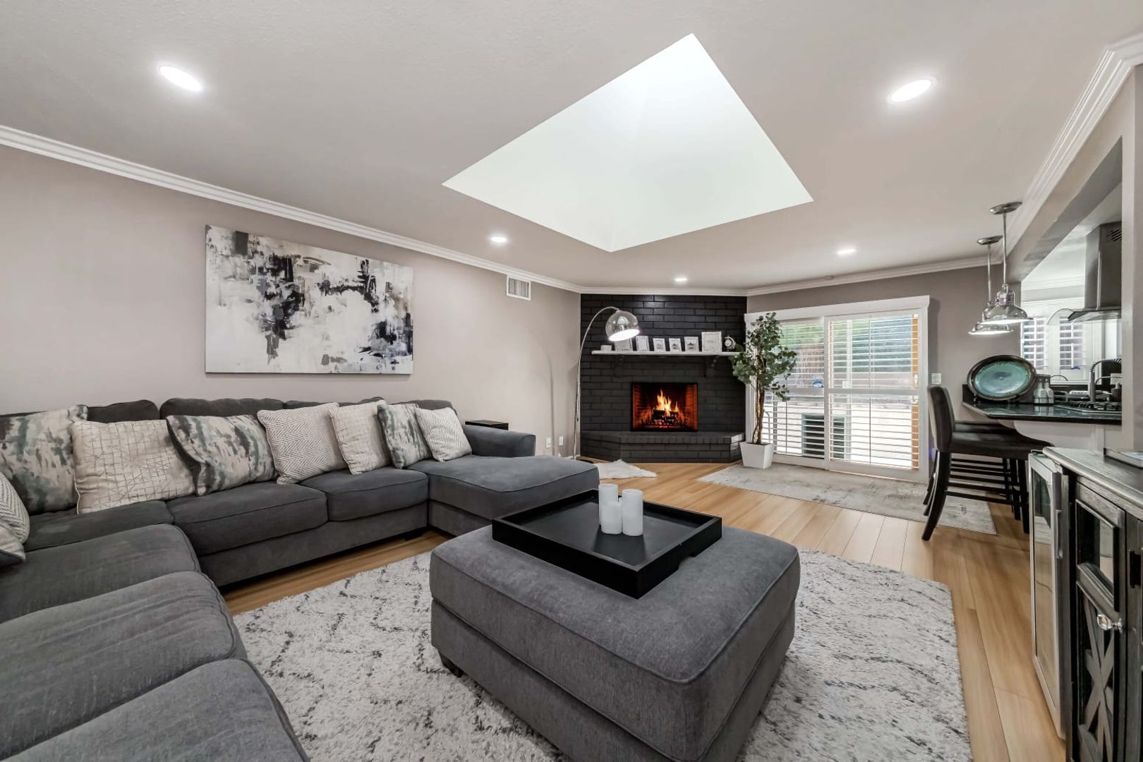Walnut House: 507 Southcoast Dr