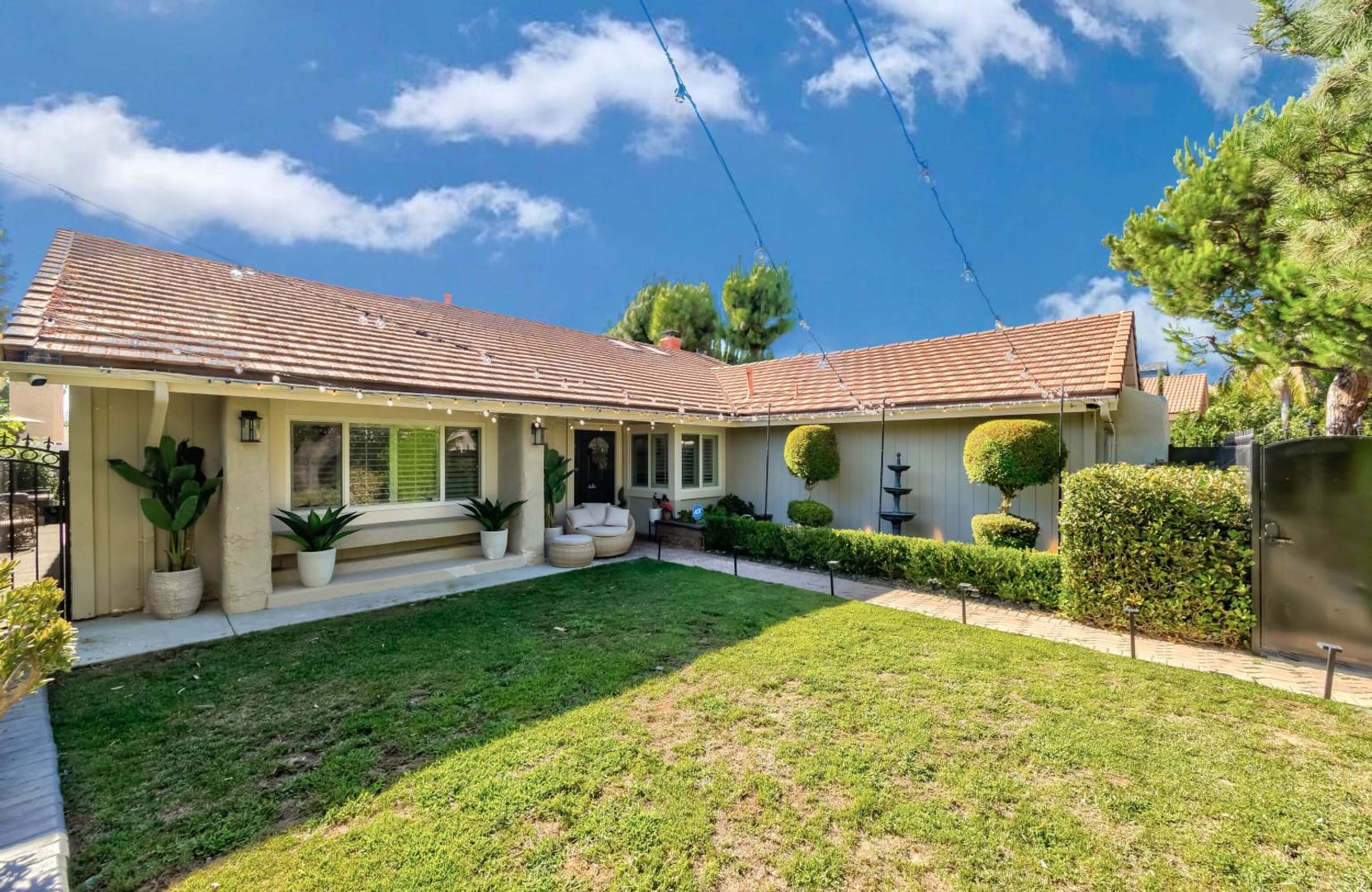 Walnut House: 507 Southcoast Dr