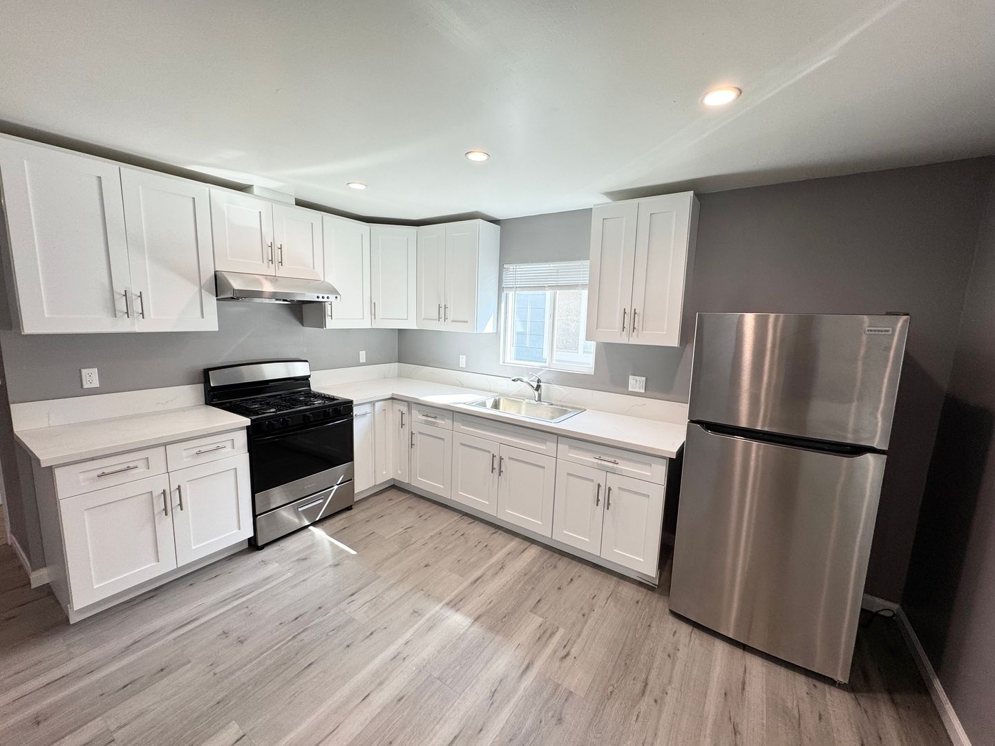 Pomona Apartment: 370 N Palomares St