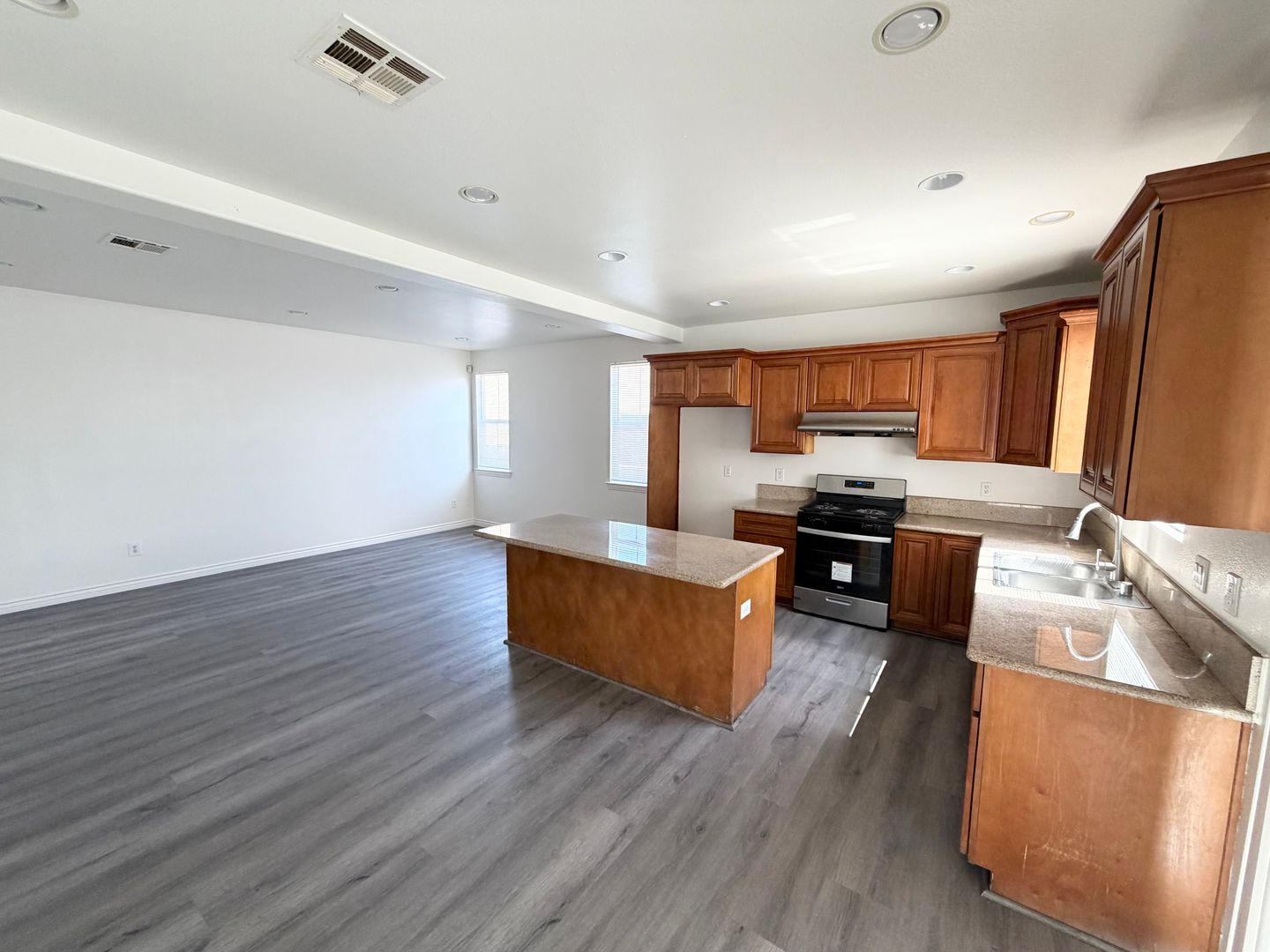 La Puente Apartment: 14426 Beckner St