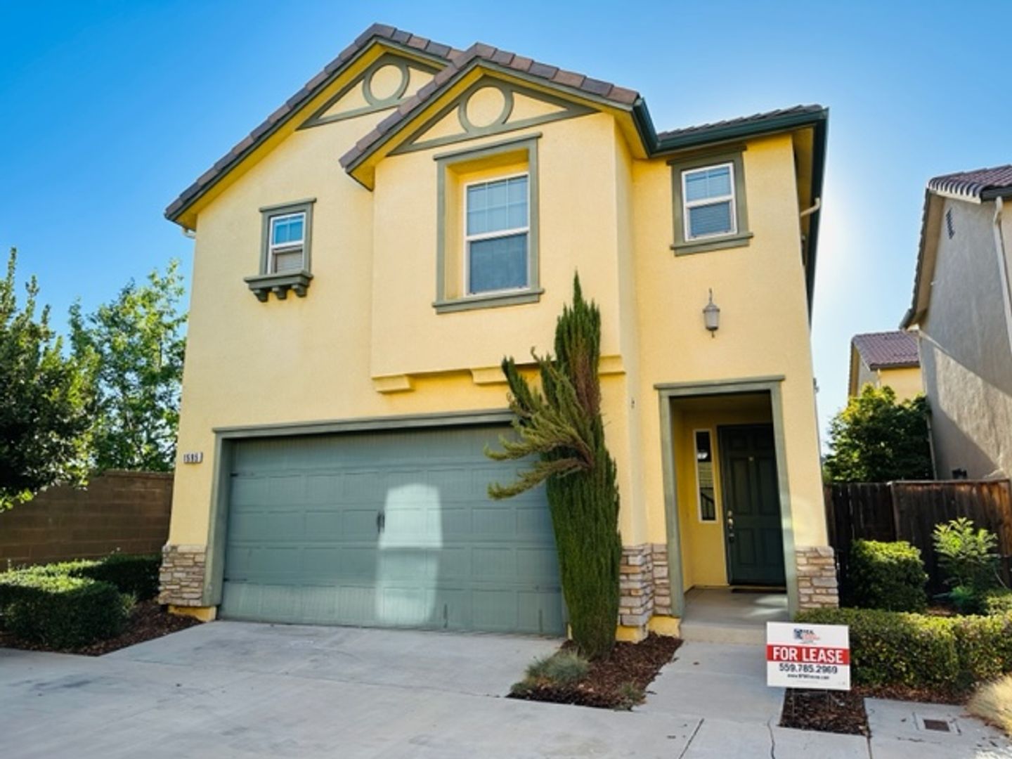 Clovis House: 1595 N. Strada Way