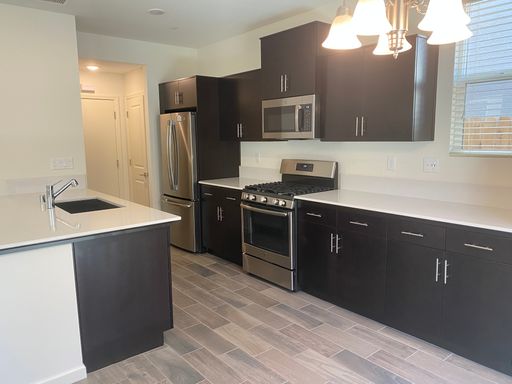 $2,250 Shaw & Leonard, 3 Bed - Longford Way, Clovis - Gated Community & Pool – photo 1