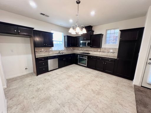 $2,195 Harlan Ranch, 3 Bedroom Home - Mosaic Way, Clovis / Community Pool & Park – photo 1
