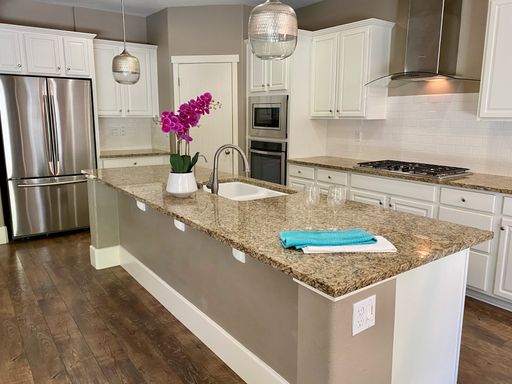 $3,200 Barclay Square, 4 Beds - Trenton Ln, Clovis / Gated Community & Pool + Solar! – photo 1