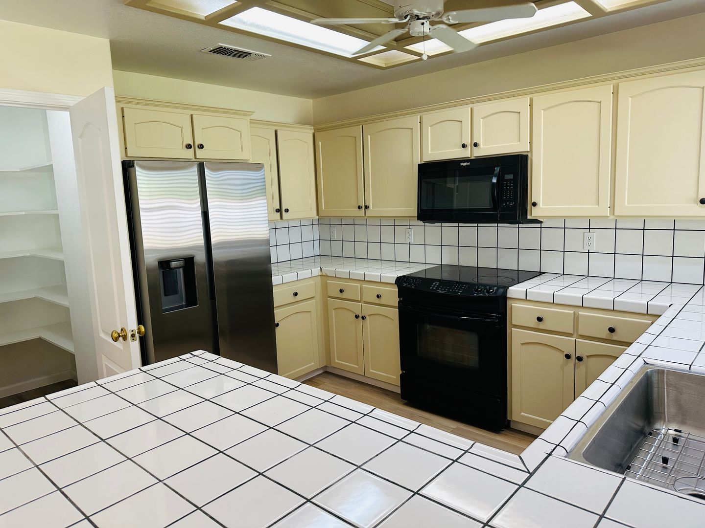 Fresno House: 8552 N Meridian Ave