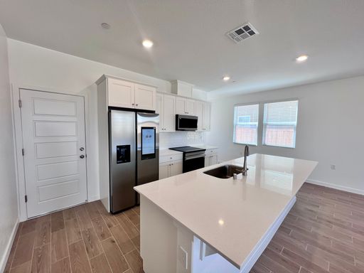$2,750 Shepherd & Sunnyside, Brand New 3 Bedroom Home - Fruitwood Ave., Clovis – photo 1