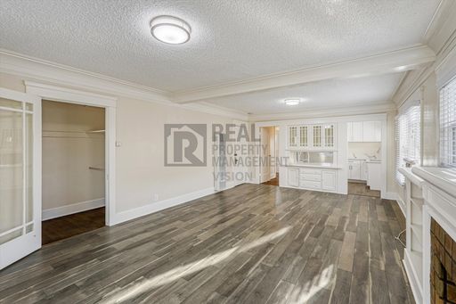 Spacious 1-bedroom 1-bath unit in the heart of Glendale (944 sq ft) – photo 1