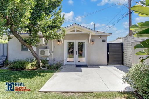 Private ADU Unit in Burbank with separate entrance and yard! – photo 1