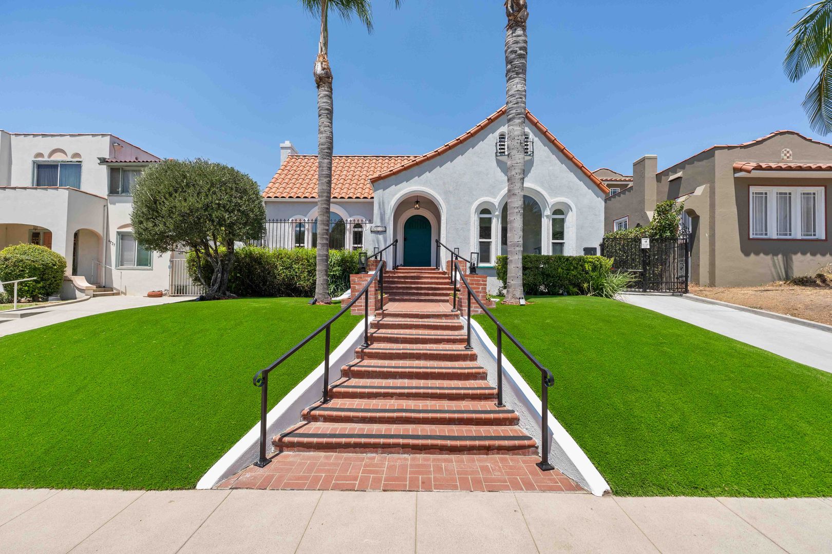 Los Angeles House: 4733 Ambrose Ave