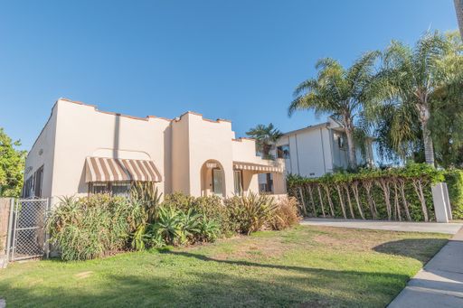 Beautiful 2 Bed +office, den garage, 1 Bath – photo 1