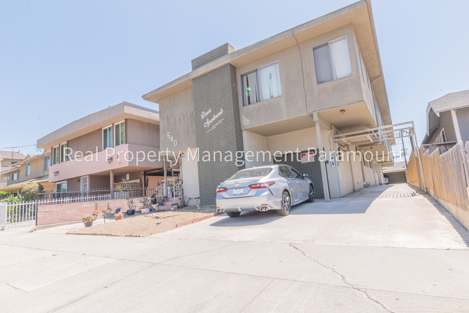Inglewood Apartment: 540 W Queen Street