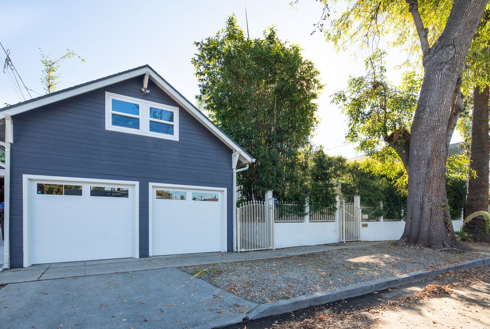 Los Angeles House: 1606 Myra Ave
