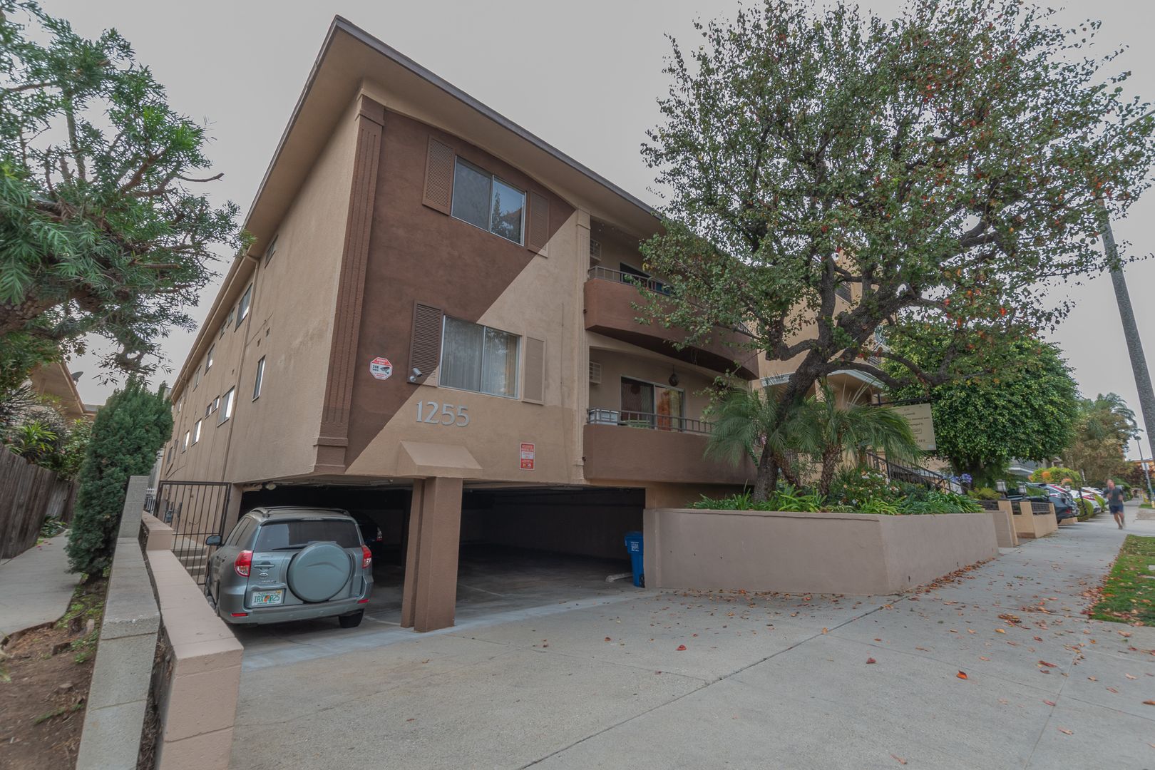 Los Angeles Apartment: 1255 Granville Ave