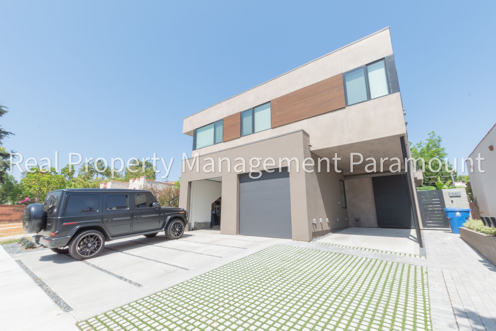 Los Angeles Apartment: 1542 N Hoover St