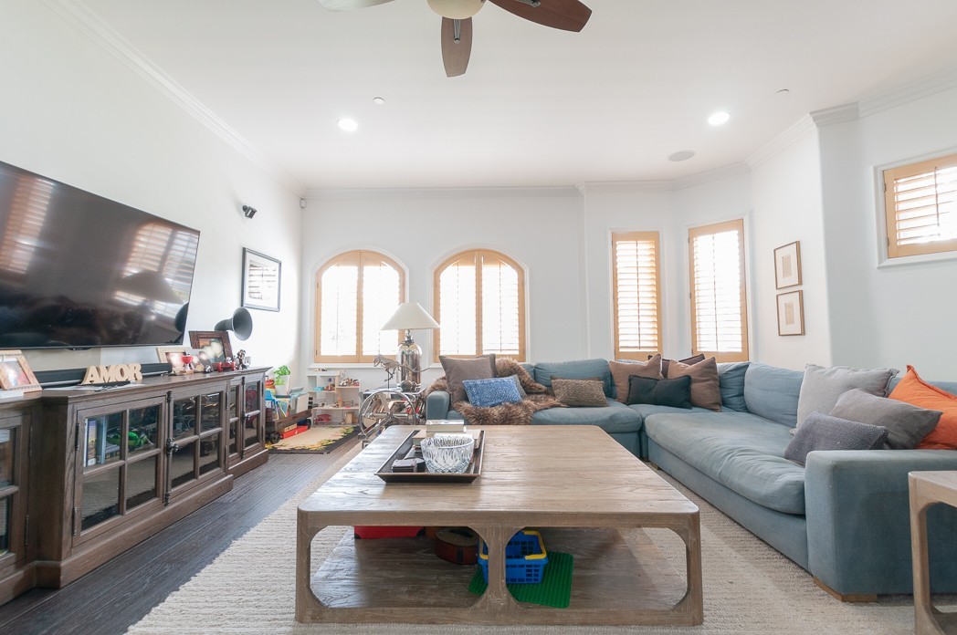 Beverly Hills Apartment: 143 N Arnaz Dr