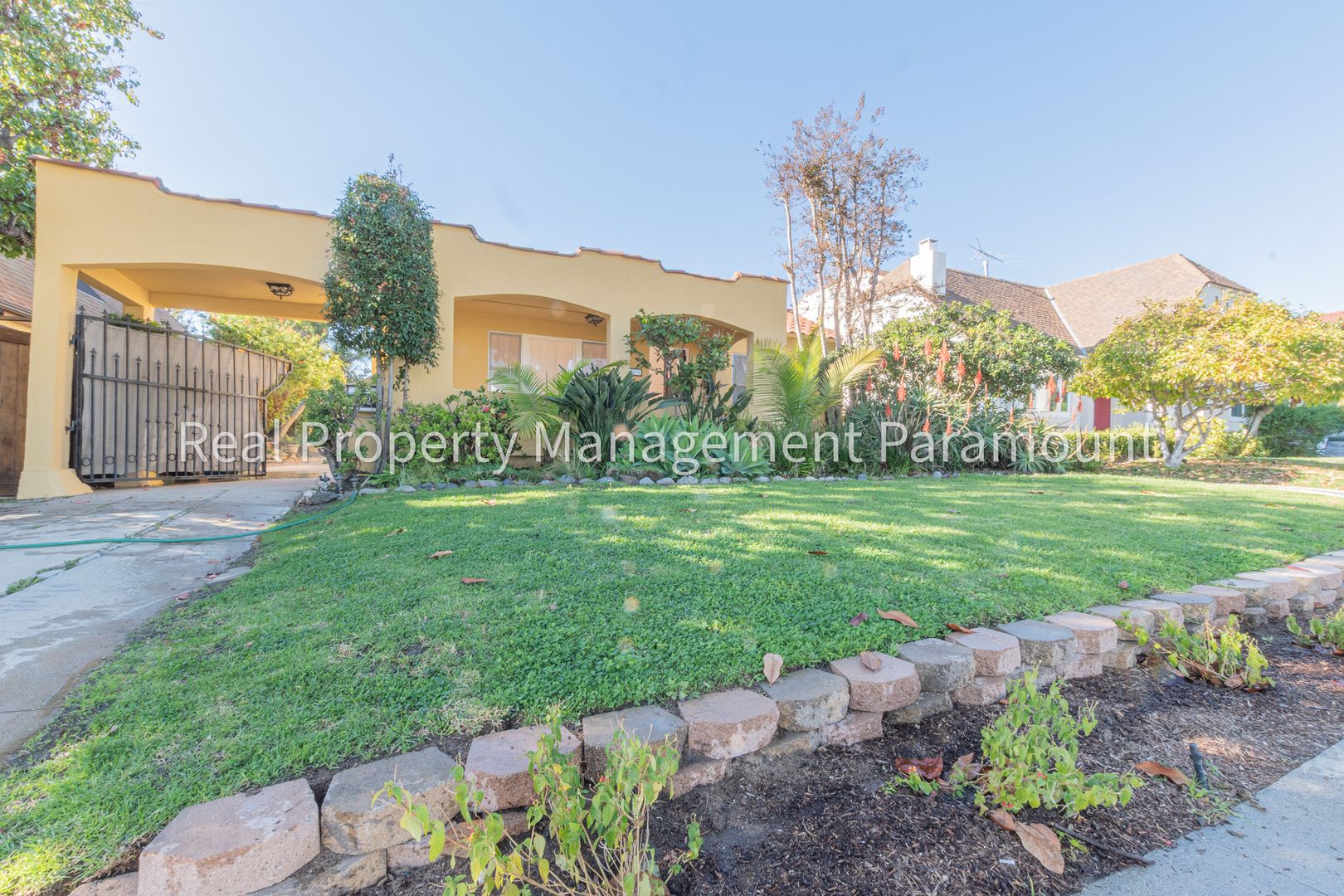 Los Angeles House: 1929 N Berendo St