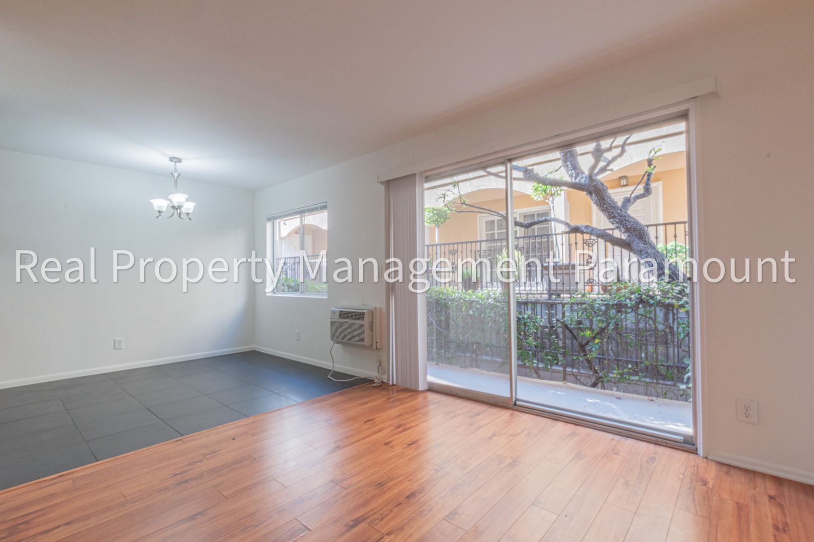 Los Angeles Apartment: 1255 Granville Ave