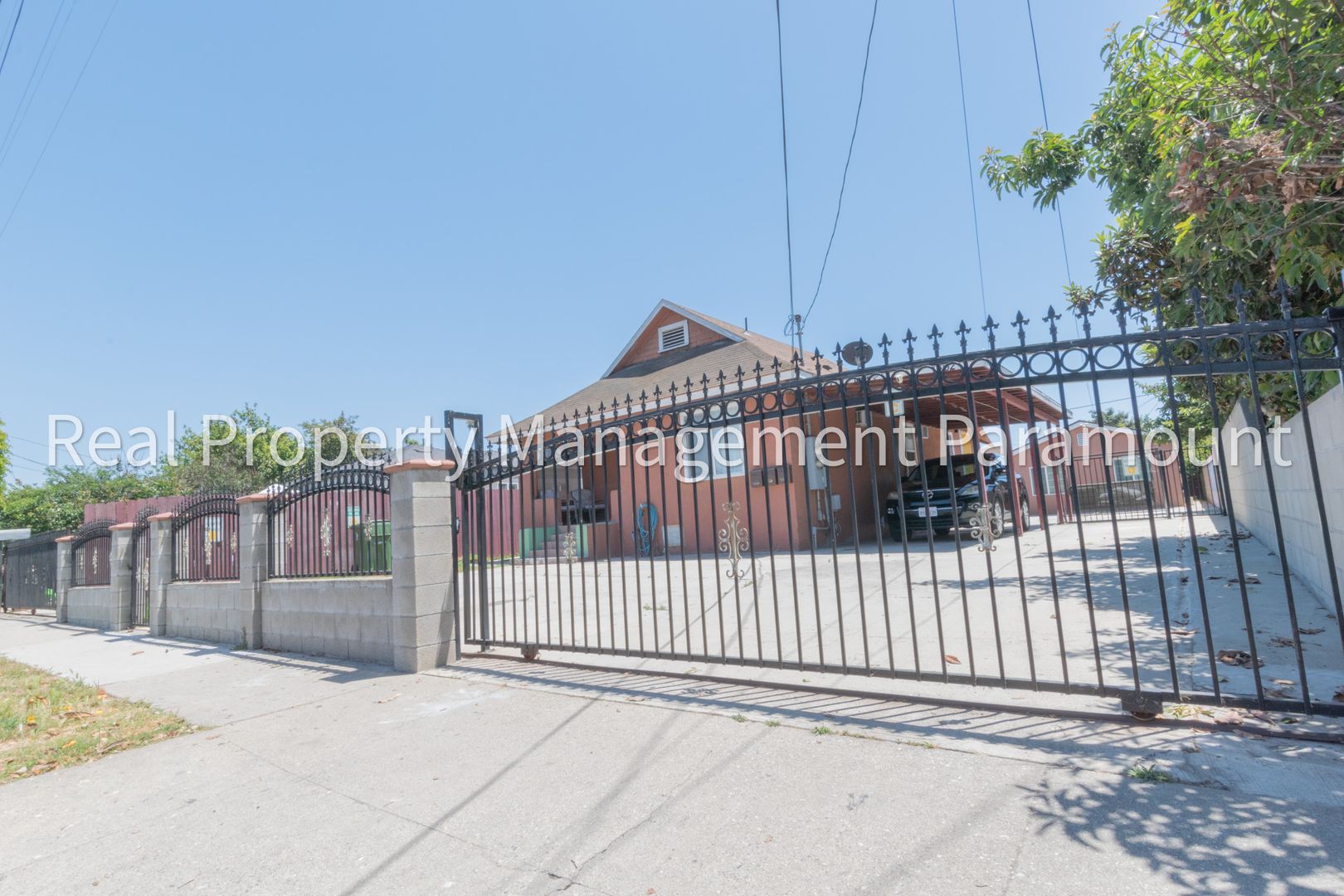 Los Angeles Apartment: 1362 E 61 st