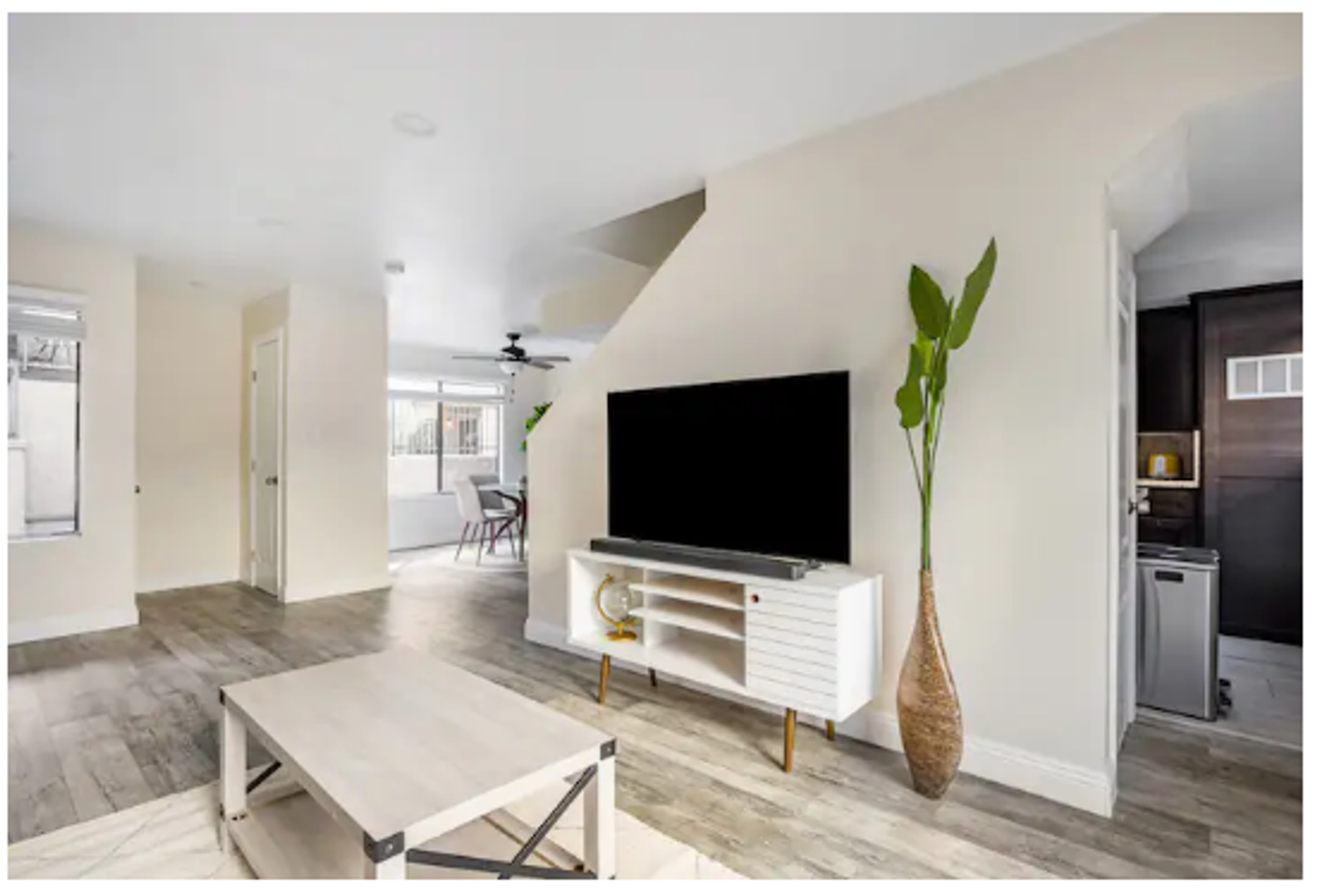 Inglewood House: 746 N Eucalyptus Ave #2