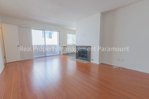 Large 1 bed 1 bathroom – photo 1