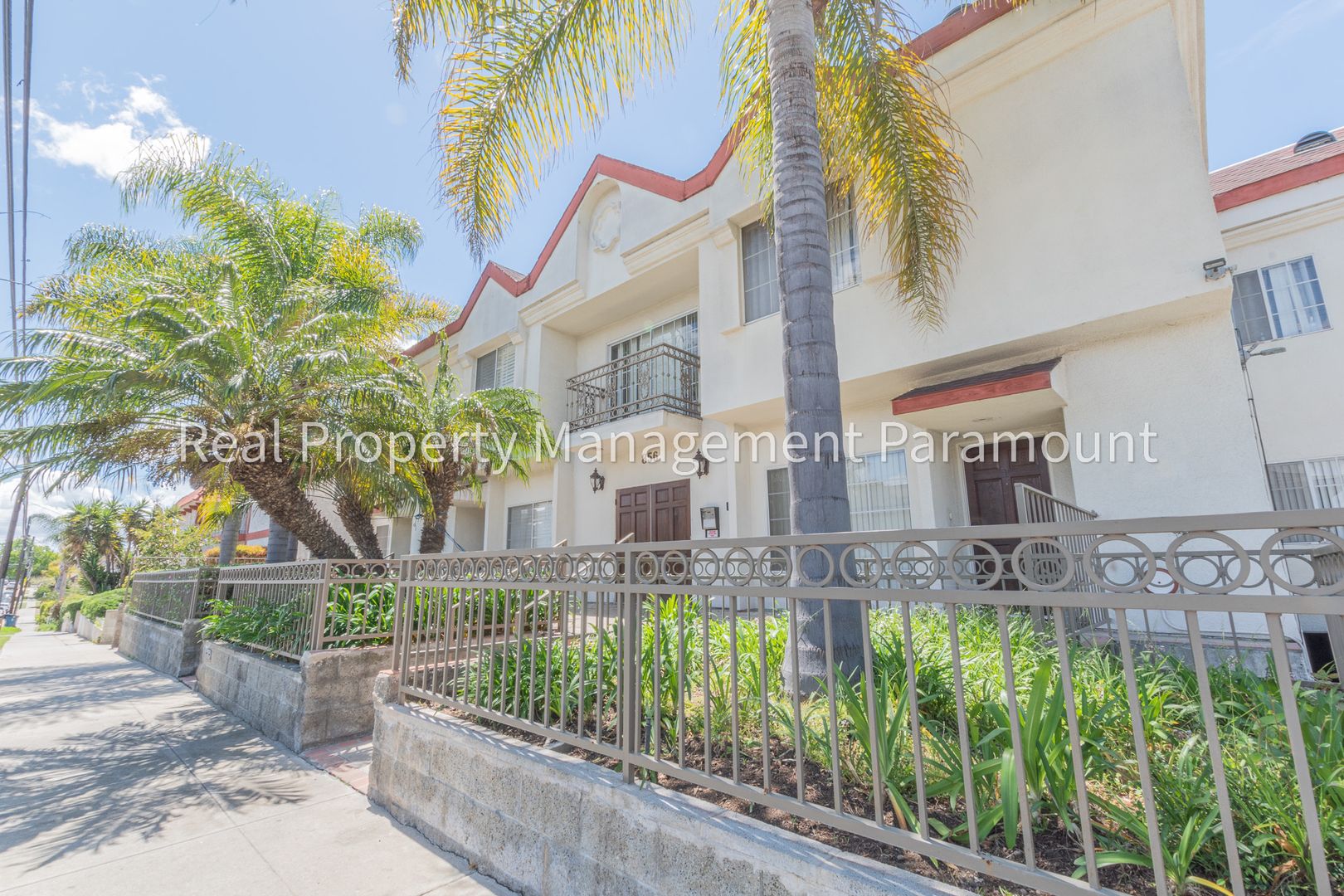 Inglewood House: 856 W Beach Ave #17