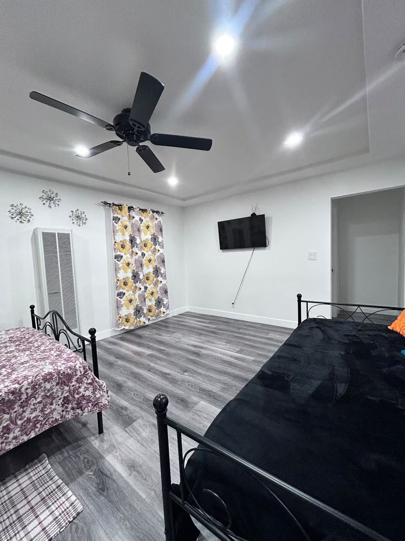 Los Angeles House: 5938 Southside