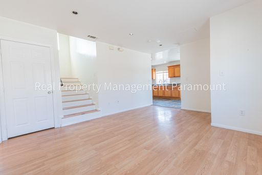 Beautiful Four Bedroom Apartment in Los Angeles! – photo 1