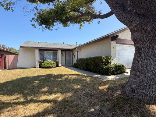 Charming 3-Bedroom Home in Prime Simi Valley Location! – photo 1