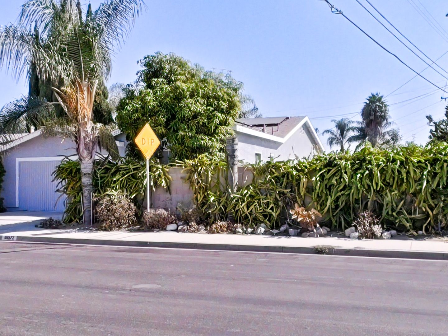Anaheim House: 10572 Chamberlain Ave